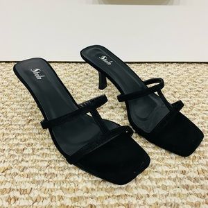 heeled sandals black